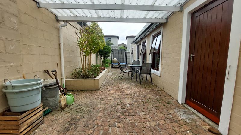 To Let 2 Bedroom Property for Rent in Oakglen Western Cape